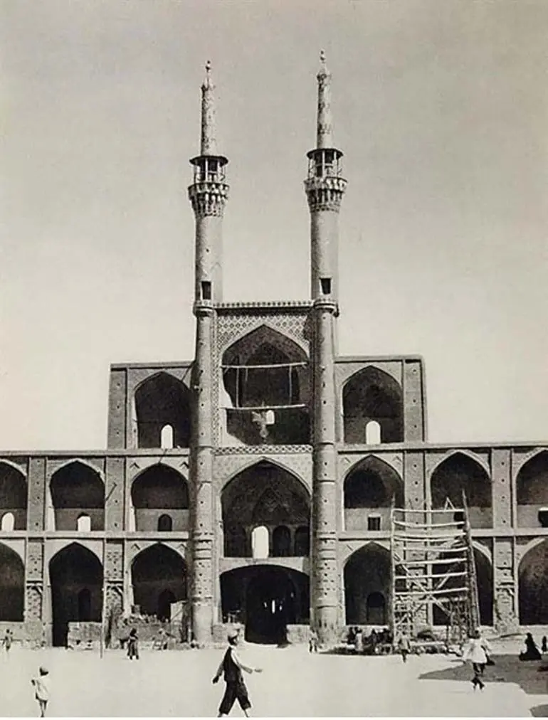 تکیه مشهور میدان چه زمانی ساخته شد؟