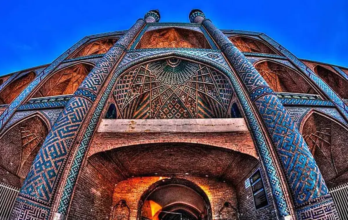 بناها و بخشهای دیدنی مجموعه