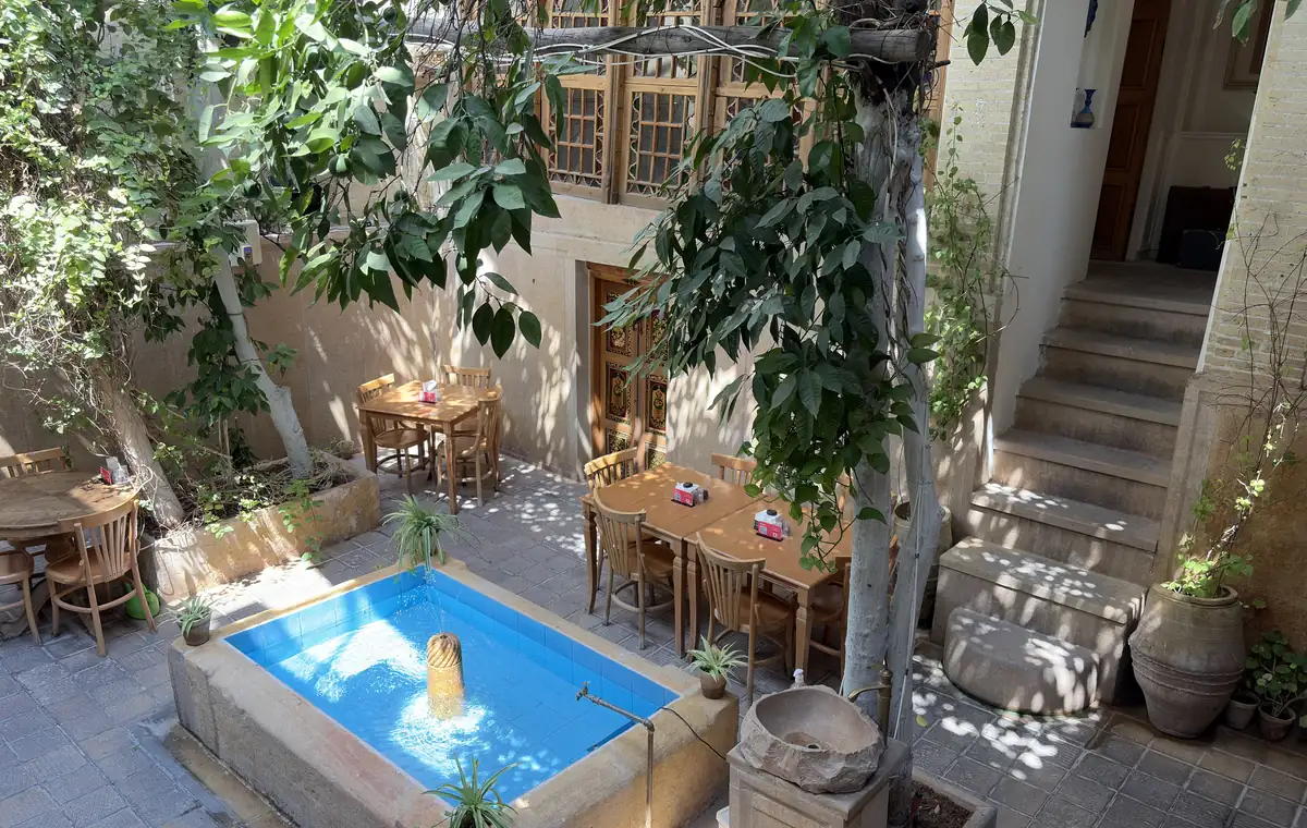 کافه موزه زرنگار