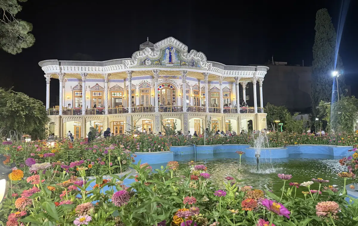 کافه عمارت شاپوری