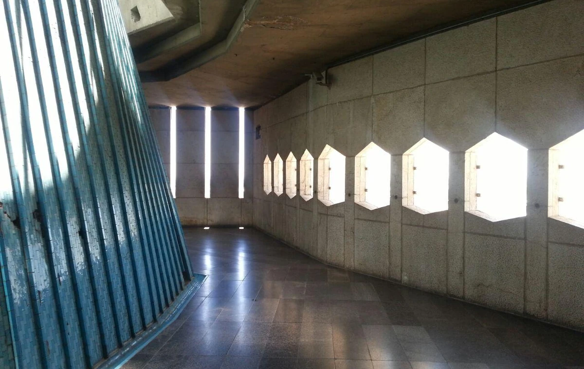 طبقات بالایی، آسانسور و چشمانداز شهر