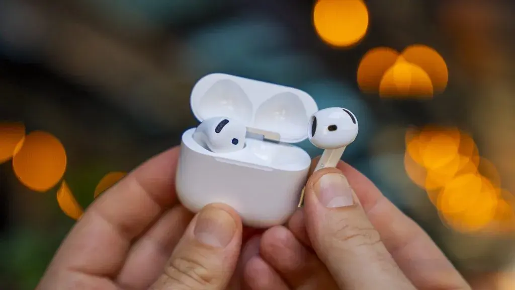 طراحی و راحتی؛ پیش از خرید Galaxy Buds 4 یا خرید AirPods 5 بدانید