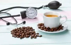 قهوه فشار خون را بالا می‌برد یا پایین؟
