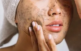بهترین اسکراب برای منافذ باز صورت